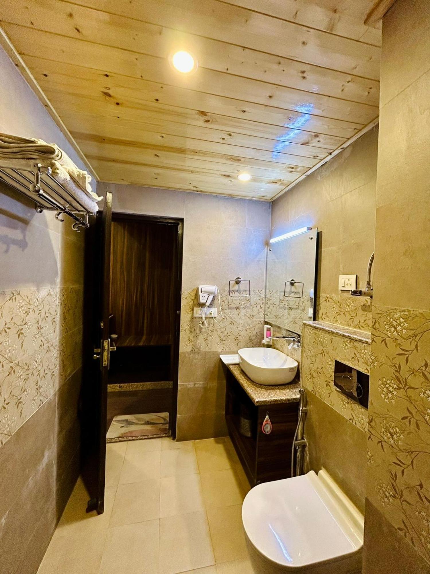 Simsa Heights Manali Hotel Exterior foto